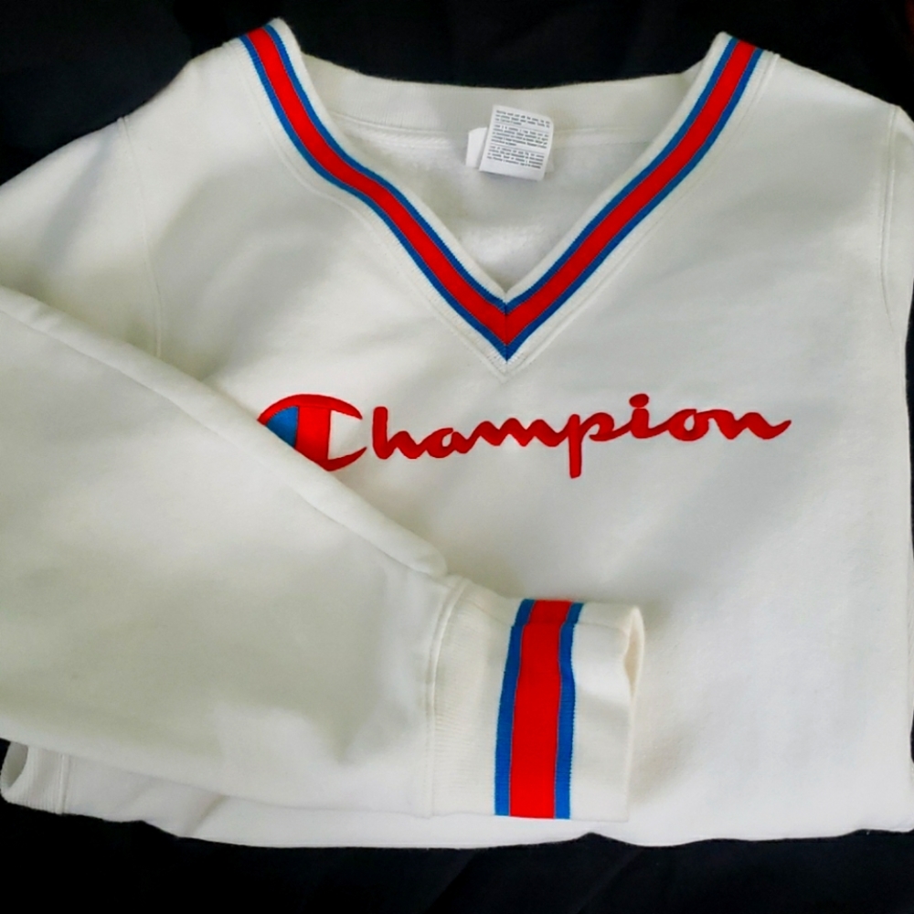 Champion x UO V-Neck Sweatshirt
